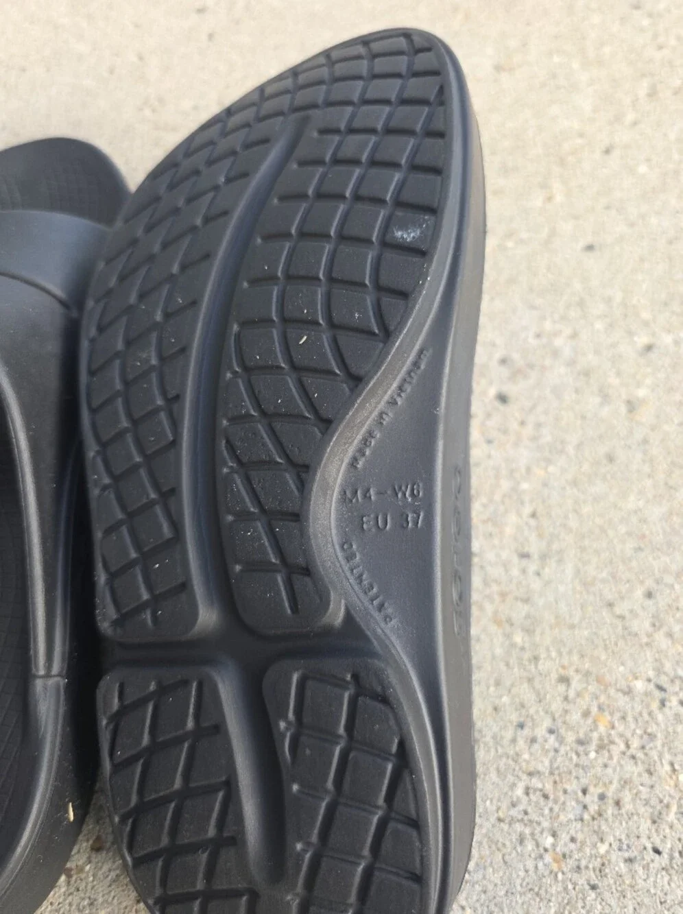 Oofos OOah Slide Sandals in Black Women 6